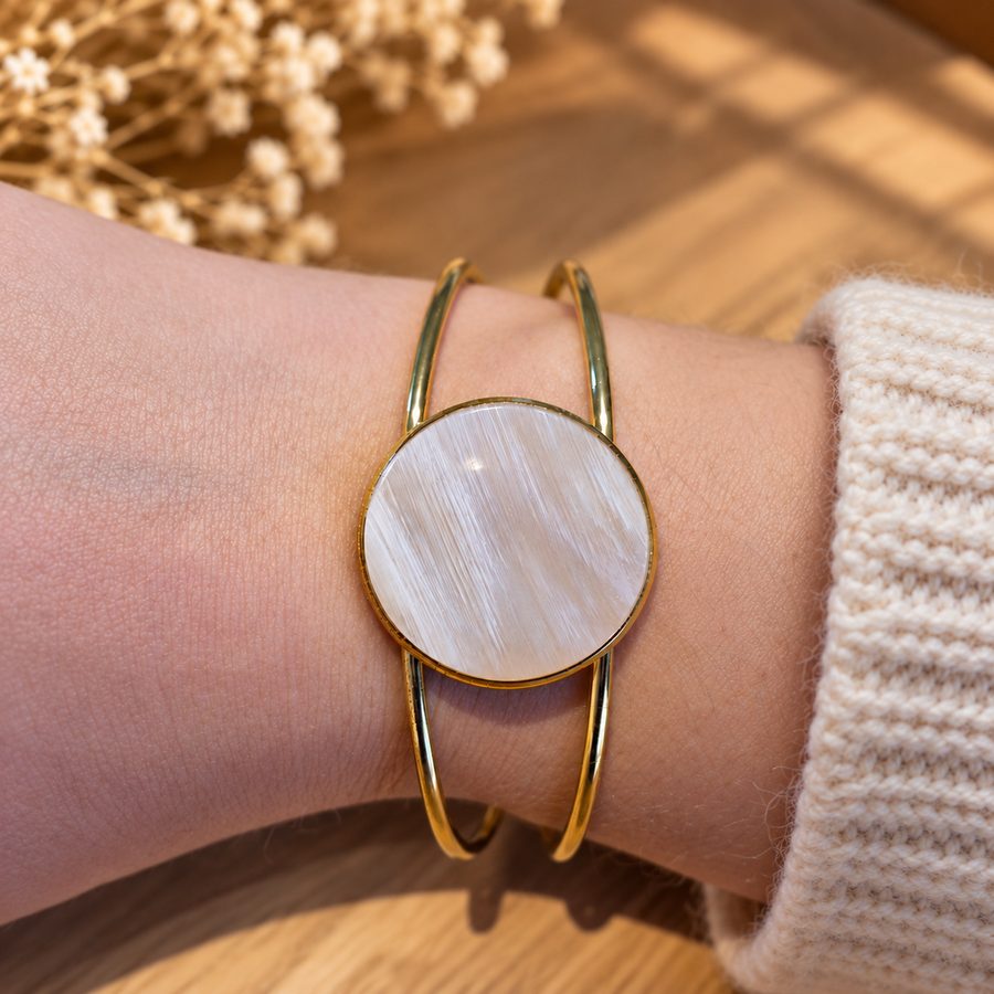 Bracelet manchette en laiton et rond de corne de Highland