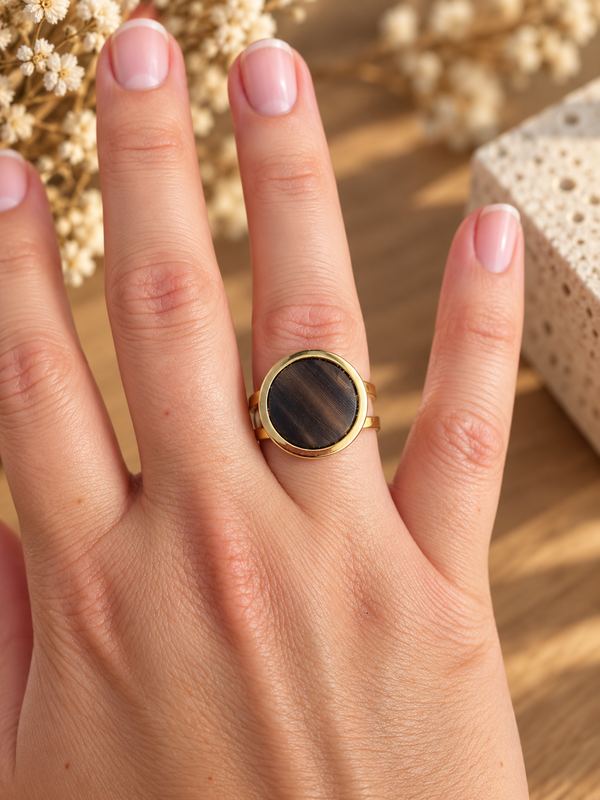 Bague cabochon réglable en acier inoxydable et rond de corne 12 mm, brun foncé