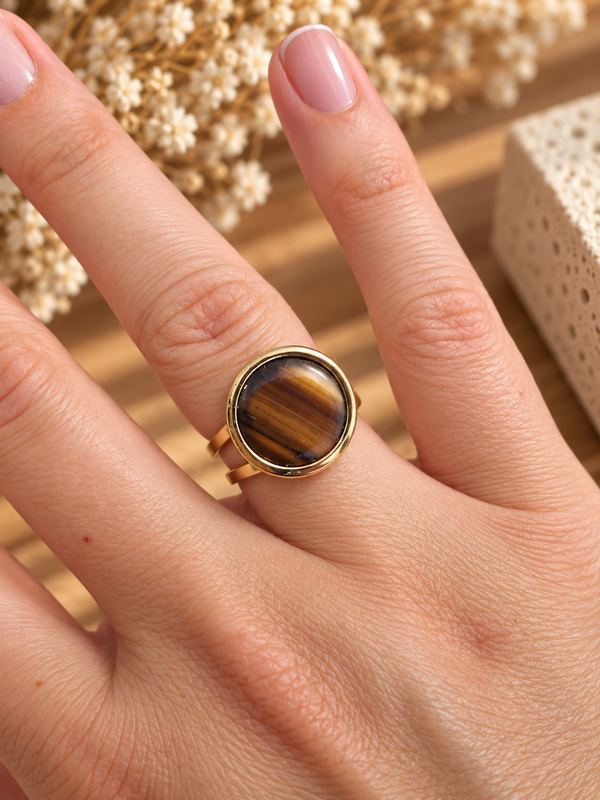 Bague cabochon réglable en acier inoxydable et rond de corne 12 mm, brun doré
