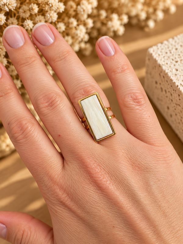 Bague cabochon réglable en acier inoxydable et corne rectangulaire 25 x 10 mm